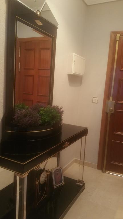 Apartamento Eduardo Dato Sevilla Bagian luar foto