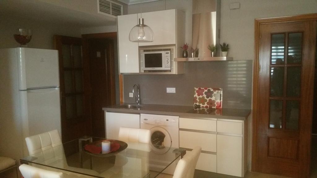 Apartamento Eduardo Dato Sevilla Bagian luar foto
