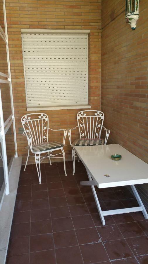 Apartamento Eduardo Dato Sevilla Bagian luar foto
